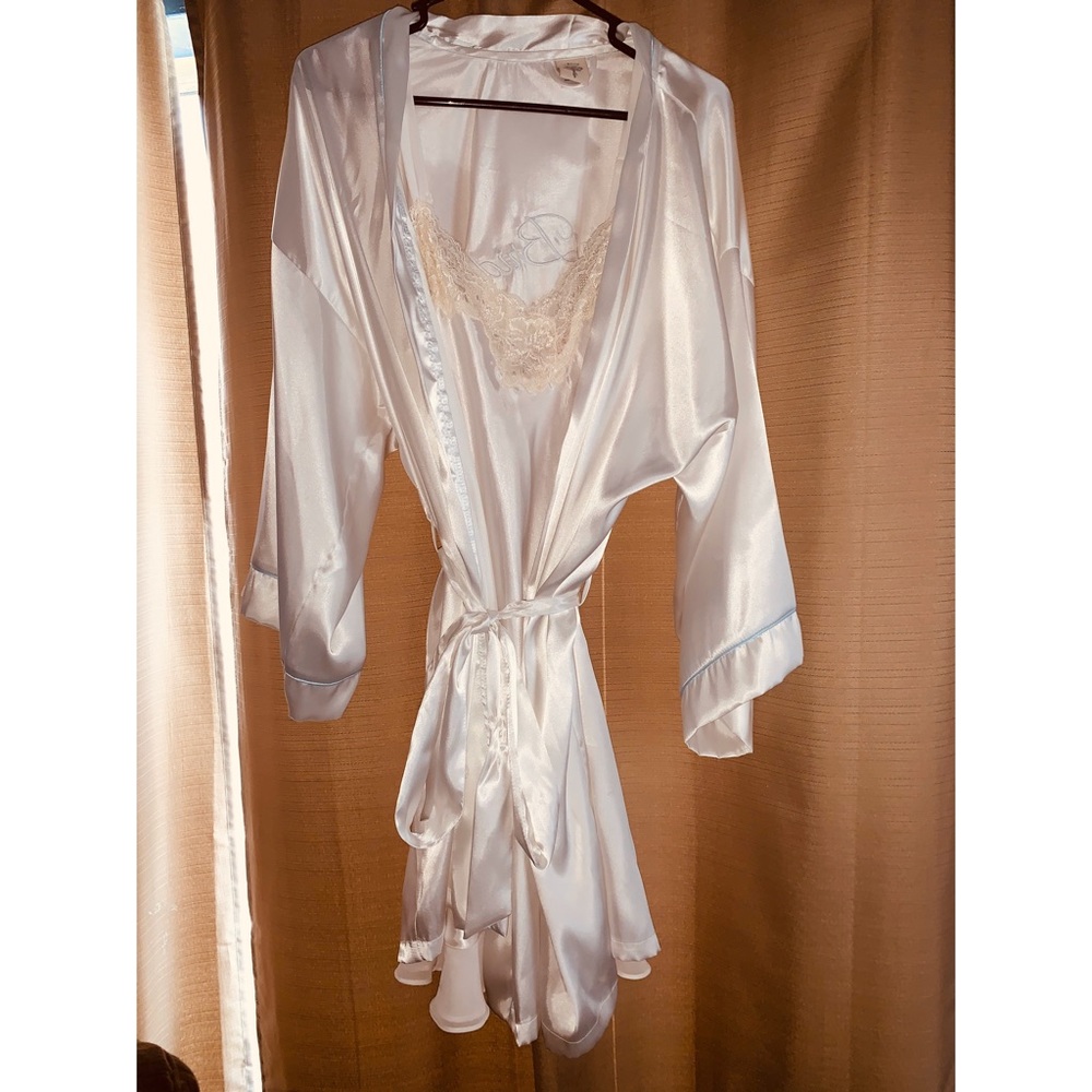“The Bride” sleep wear robe🌹